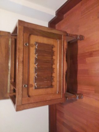 Mueble roble tocadiscos