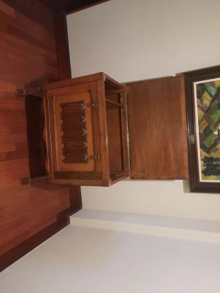 Mueble roble tocadiscos