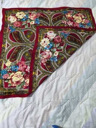 Pañuelo mujer flores, granate