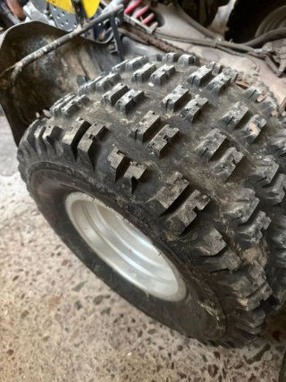 Suzuki LT-Z400 Quad Amarillo