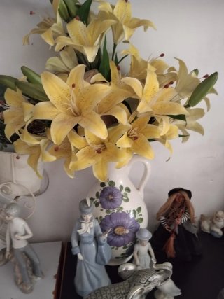 Porcelanas, jarrón, bicicleta y más