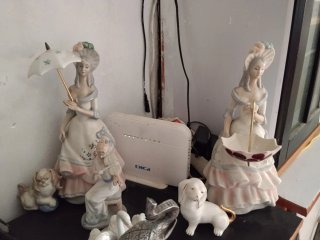 Porcelanas, jarrón, bicicleta y más