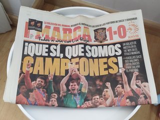 Lote Periódicos Mundial España 2010. Marca y Razón