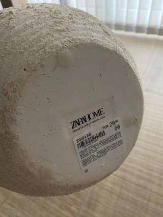 Jarrón de cerámica beige texturizado