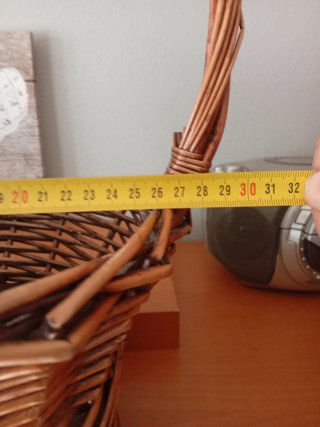 Cesta de mimbre con asa