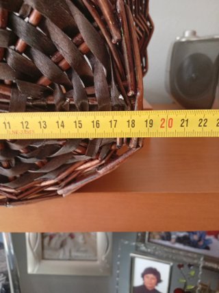 Cesta de mimbre con asa