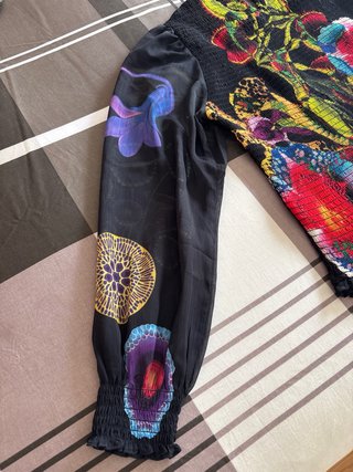 Camiseta Desigual floral manga larga