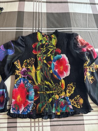 Camiseta Desigual floral manga larga