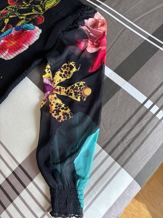 Camiseta Desigual floral manga larga