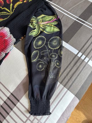 Camiseta Desigual floral manga larga