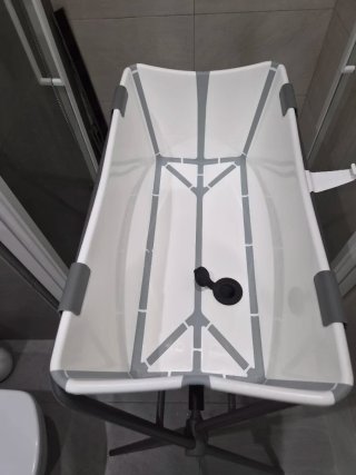 Set de bañera Stokke Flexi Bath con patas/soporte