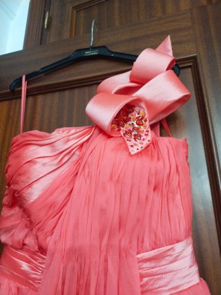 Vestido salmón plisado de tirante único