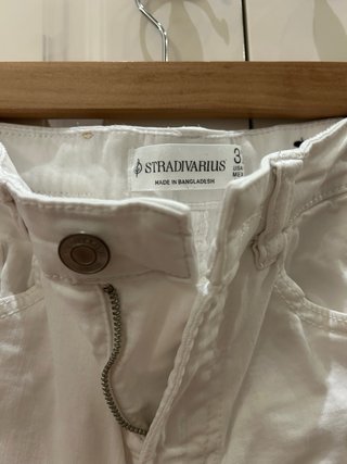 Pantalón blanco Stradivarius