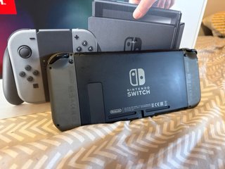 Nintendo Switch + Accessori + Custodia