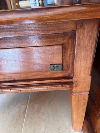 Mesa baja de madera y cristal