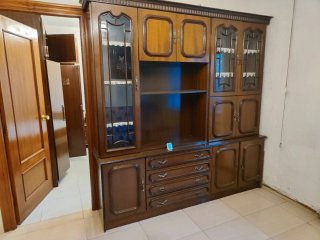 Mueble de salón madera y cristal
