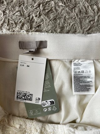 Falda mini blanca con textura