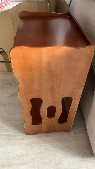Mesita de noche de madera