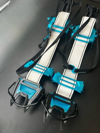 Blue Ice Harfang Ultraligeros Crampones