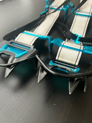 Blue Ice Harfang Ultraligeros Crampones