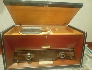Radio tocadiscos Philips. Ottimo aspetto.