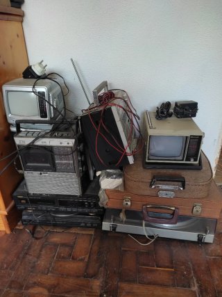 Lote de aparatos electrónicos vintage