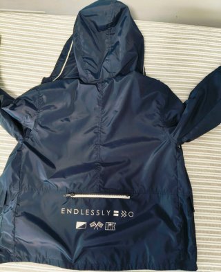 Cortavientos azul marino con capucha T14 (160 cm)