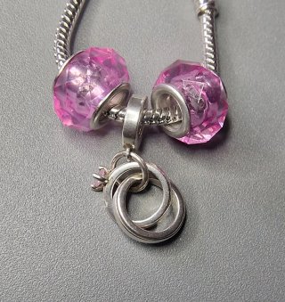 Charm Fedi con brillantino rosa