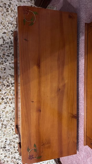 Baúl de madera con espejo