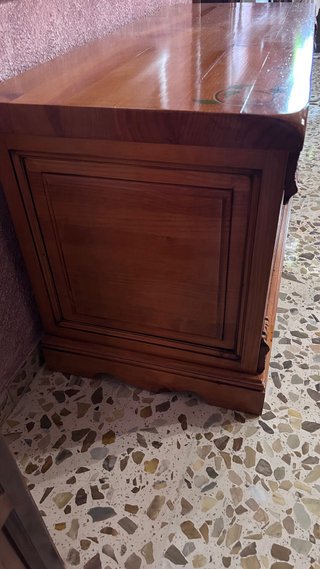 Baúl de madera con espejo