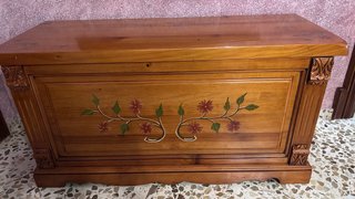 Baúl de madera con espejo