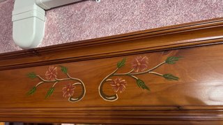 Baúl de madera con espejo