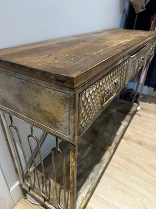 Mesa consola rústica madera y oro