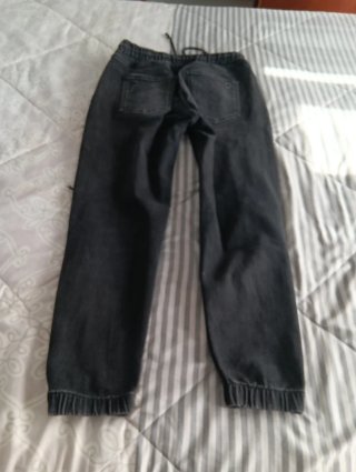 Pantalón Jogger Roto Hombre Bershka Negro