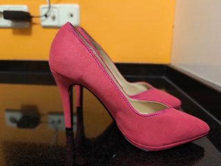 Zapatos de tacón rosa