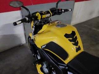 Moto Naked Yamaha Amarilla