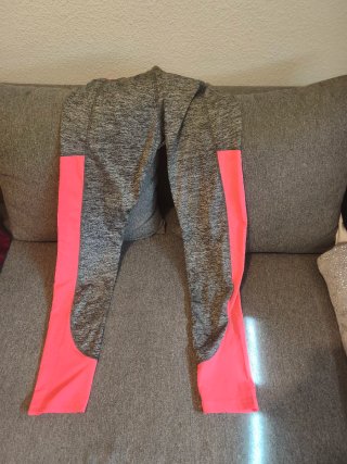 Leggings deportivos grises y rosas