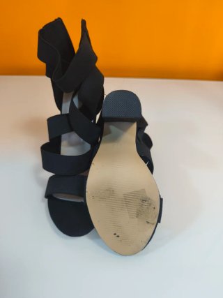 Sandalias Negras de Tira Elástica