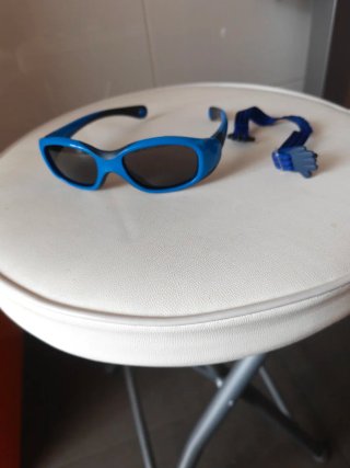 Gafas de sol infantiles azules de óptica