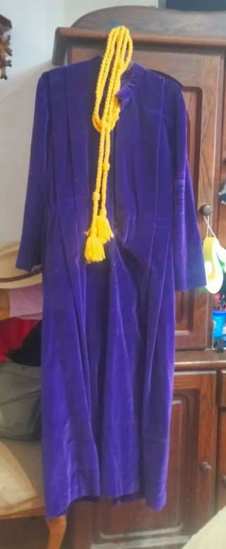 Túnica Morada de la cofradía de la vera cruz