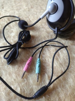 Auriculares con micrófono negro