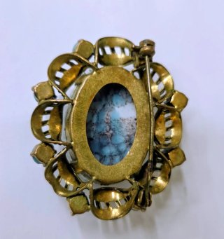 Lote 2 broches dorados con piedras