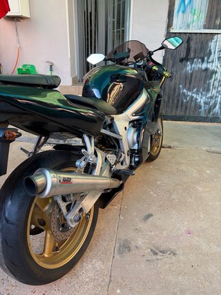 Yamaha R6 Negra y Dorada