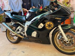 Yamaha R6 Negra y Dorada
