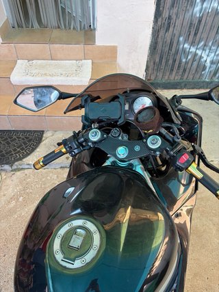 Yamaha R6 Negra y Dorada