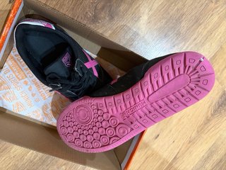 Zapatillas Munich Negras y Rosas