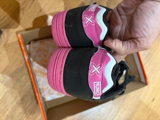 Zapatillas Munich Negras y Rosas