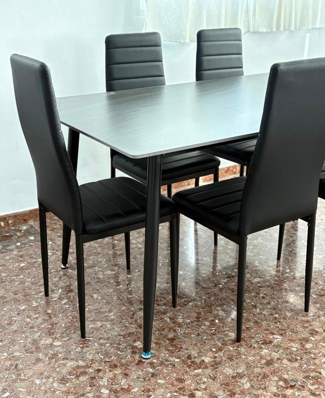 Mesa comedor negra + 6 sillas