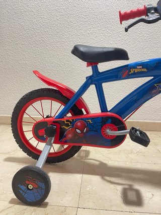 Bicicleta Spiderman 16 con ruedines (4-6 años)