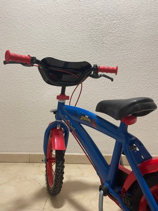 Bicicleta Spiderman 16 con ruedines (4-6 años)